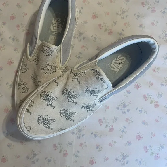 Vans - male US 9.5 - female 11 - Picture 3 of 5